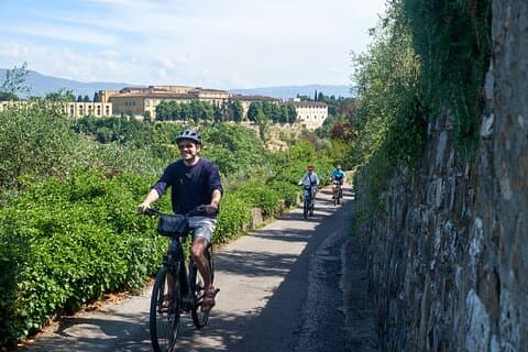 Explore the amazing Florentine hills with our local guides