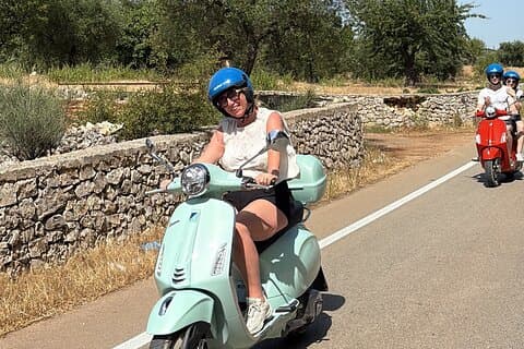 Vespa 125 rental Explore Puglia in freedom