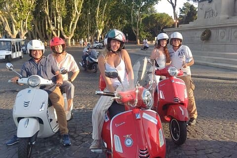 Rome highlights by Vespa Piazza Garibaldi
