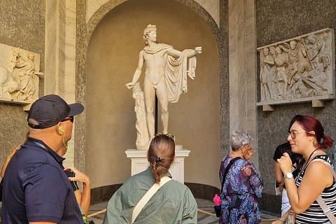 Vatican Museums and Sistine Chapel Priority Ticket with Host