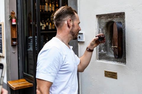 Private Florence Oltrarno Food & Wine Tour with Wine Windows