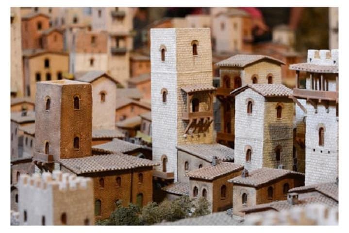 Siena, San Gimignano and Chianti Wine Small Group from Lucca