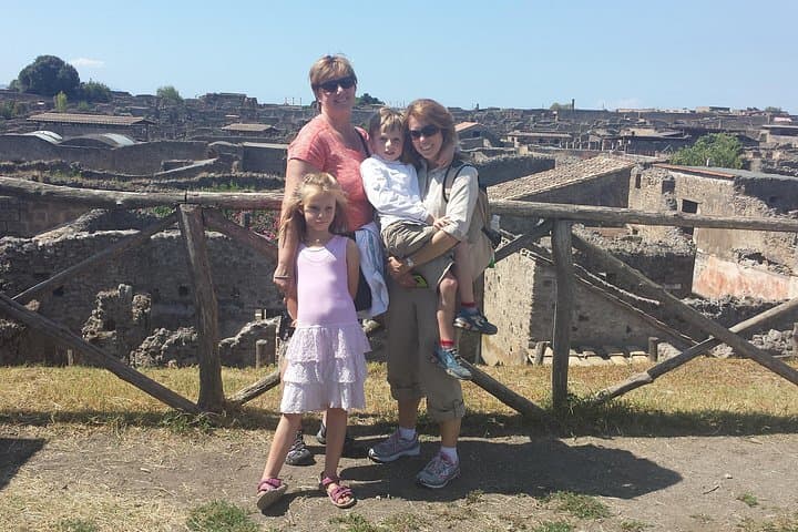 Enyoying Pompeii with the kids