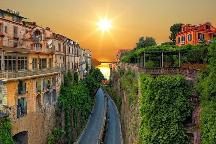 ItalyBestExcursions Transfer Sorrento to/from Rome optional Pompeii and Tour Guide Stop