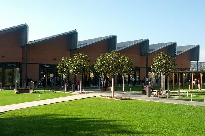 Outlet Entrance