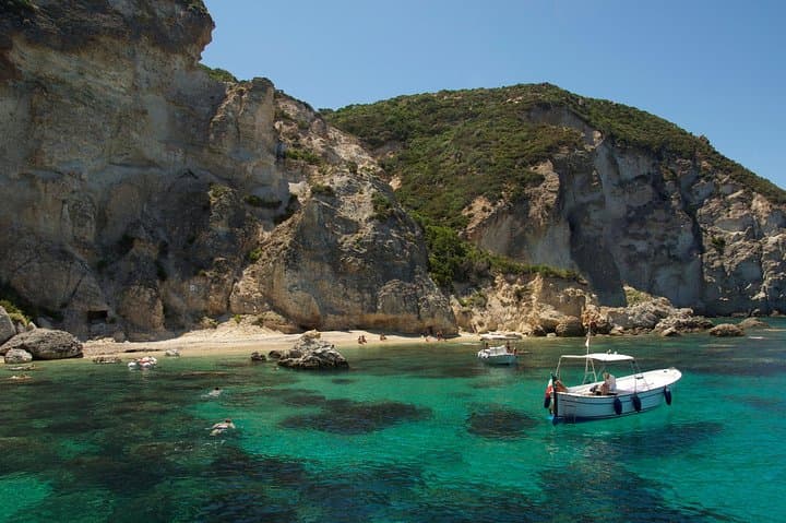 Just one of the many beautiful bays to explore.