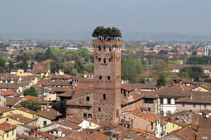 Regular Tour Pisa and Lucca by Van from Florence
