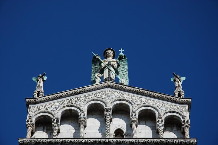 Regular Tour Pisa and Lucca by Van from Florence