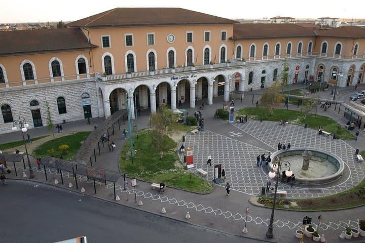 The fountain outside Pisa Central Station, the meeting point