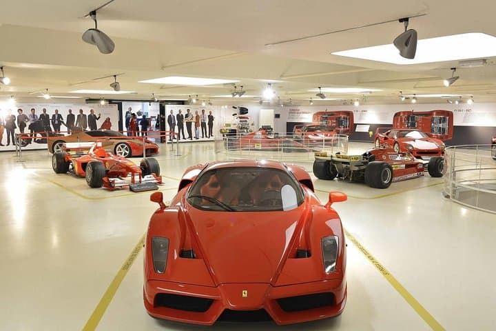 Mantua and Ferrari City Day Trip from Verona