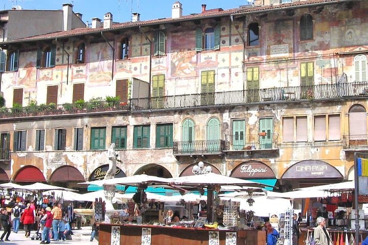 Verona Private City Tour including Arena and Funicular for Kids and Families