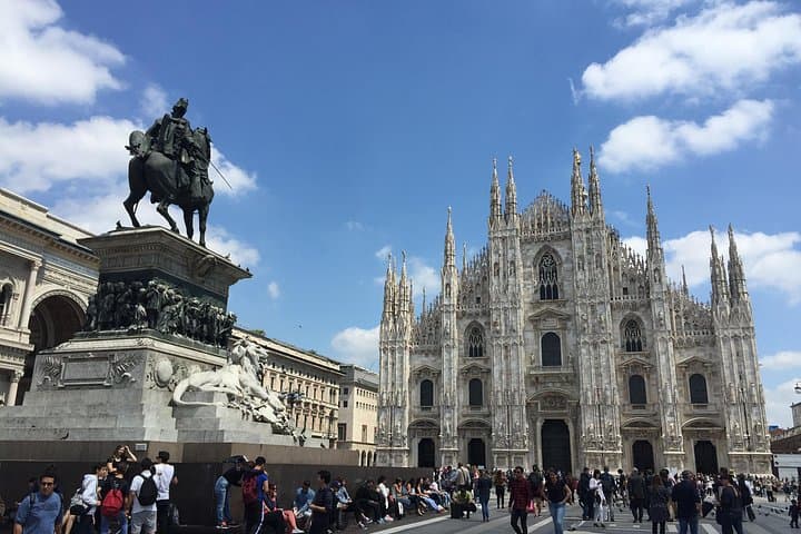 Milan Duomo Small-Group Guided Tour with Rooftop Views
