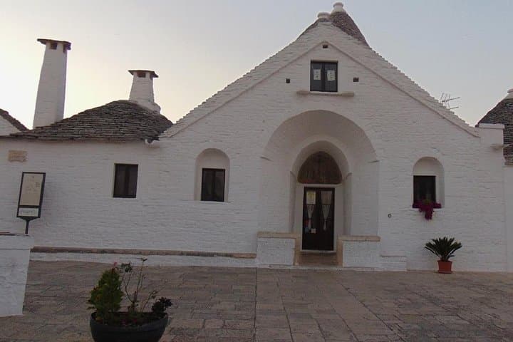Trullo Sovrano - outside