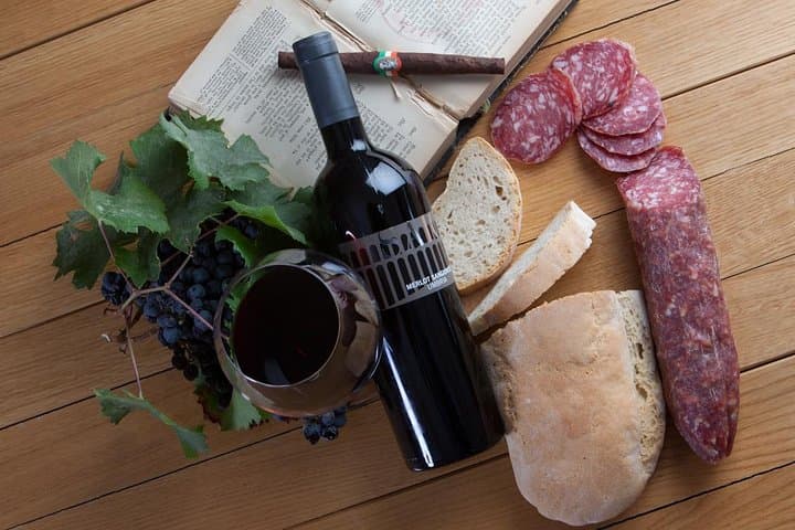 Rich aperitif 5 wines and walk in the vineyards