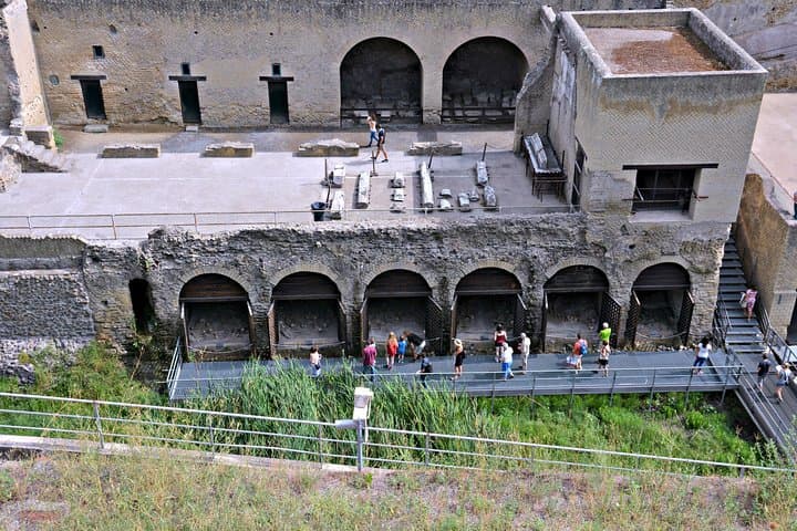 Private Day Tour: Herculaneum and Wine Tasting
