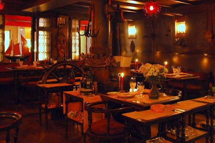 Venice Wine & Dine: Elegant Four-Course Dinner with Wine Pairings