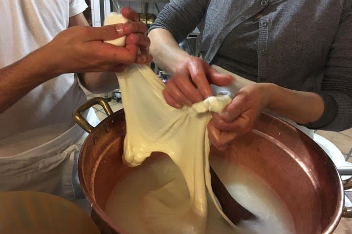 making mozzarella fior di latte