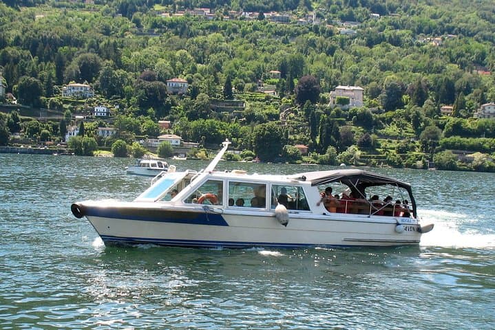 Stresa: 1-Day 3 Borromean Islands Hop-On Hop-Off Boat Tour