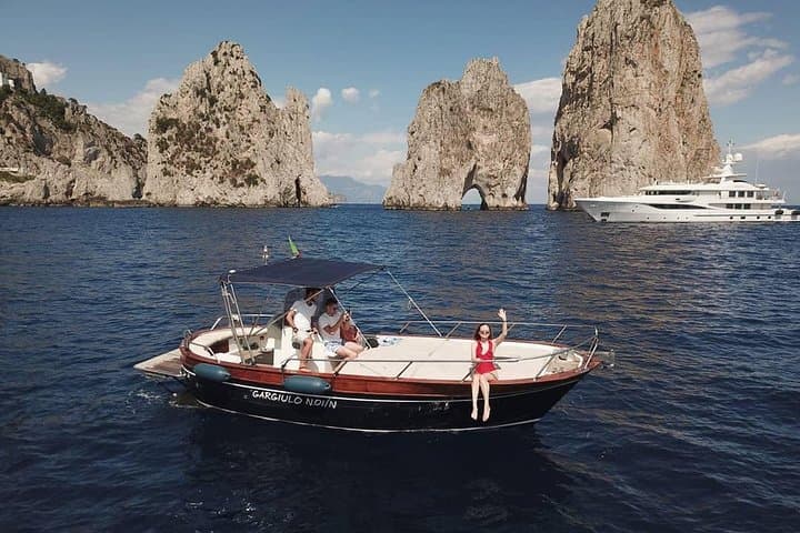 Capri excursion in a private boat