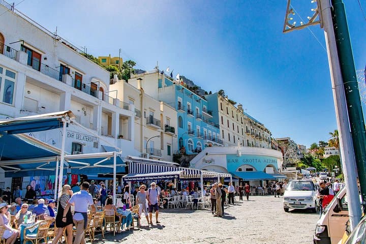 Capri piazza