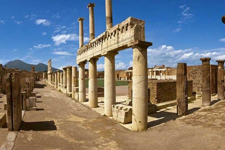Private Transfer from Naples to Sorrento with Stop at Pompeii