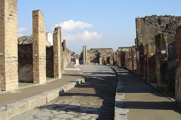 Private Transfer from Naples to Sorrento with Stop at Pompeii