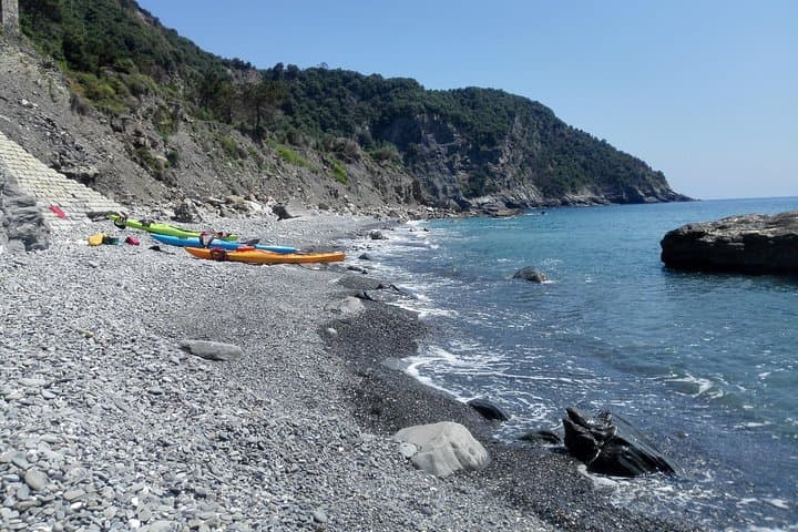 Paddle along the Cinque Terre
