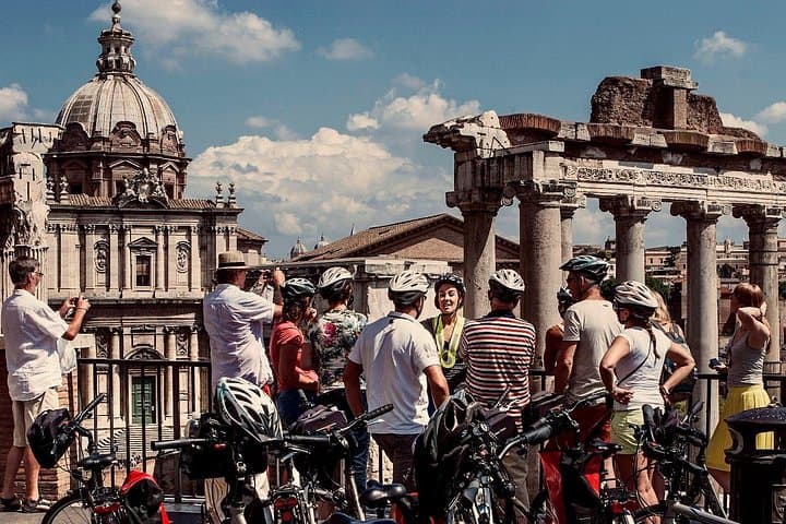 Rome City Small Group Bike Tour with quality Bike or E-Bike