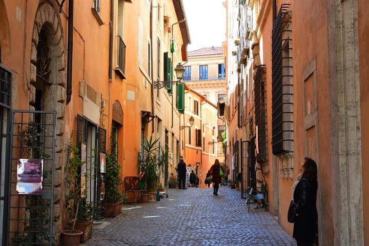 Trastevere and Ghetto are the only places in Rome where you still have a chance to live the vibes of the old Rome.