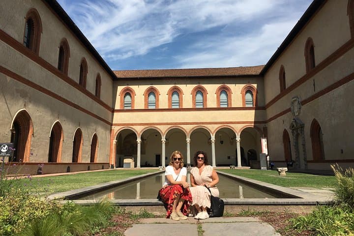 Milan Must-See Sites Guided Tour with Skip-the Line Tickets to Duomo & Cathedral