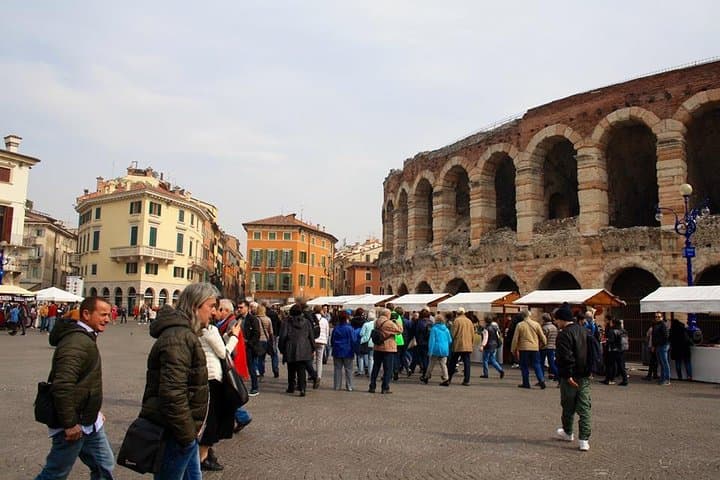 Verona City Sightseeing Walking Tour of Must-See Sites with Local Guide