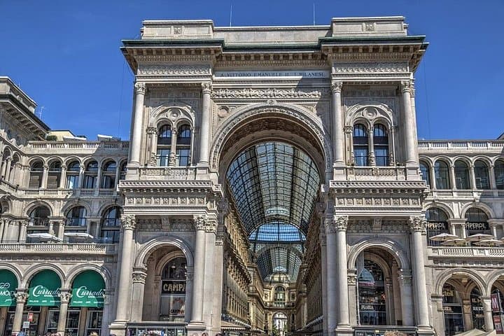 Private 4-Hour Walking Tour of Milan with private official tour guide