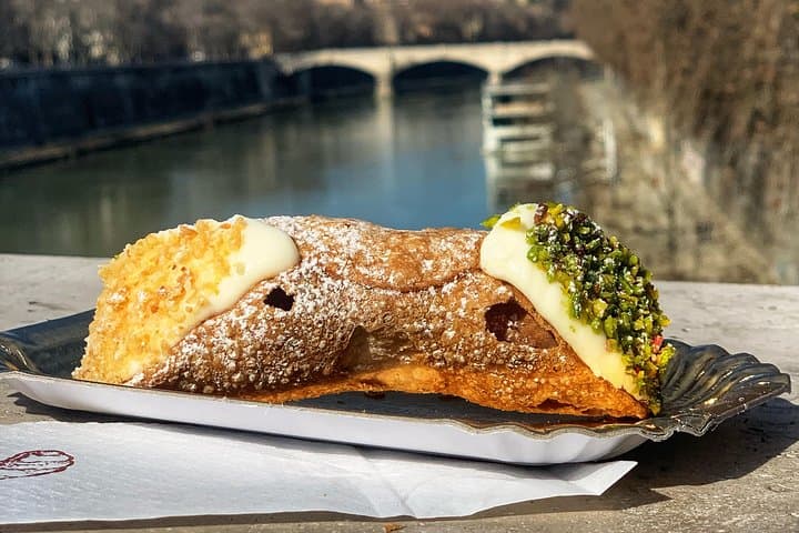 An amazing Cannolo