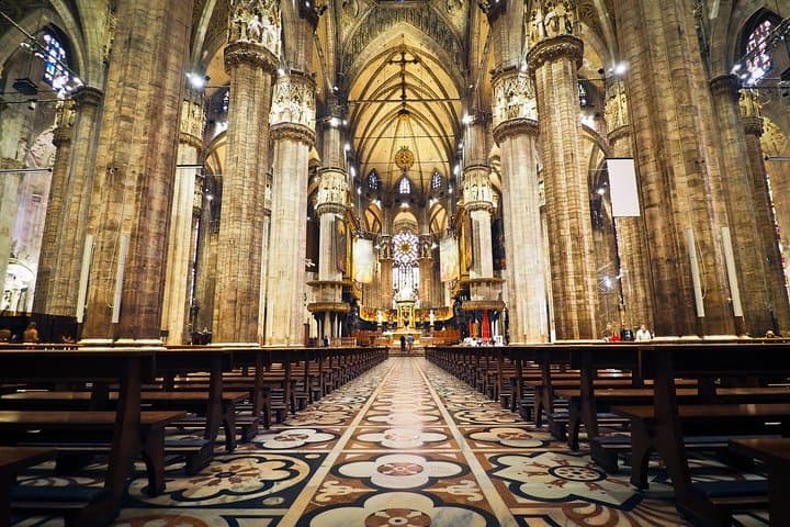 Milan Duomo: Cathedral Tour with Optional Rooftop or Rooftop Tour