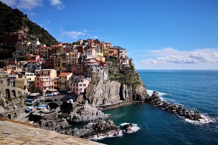 Cinque Terre and Pisa Limousine service from Florence 12 hours