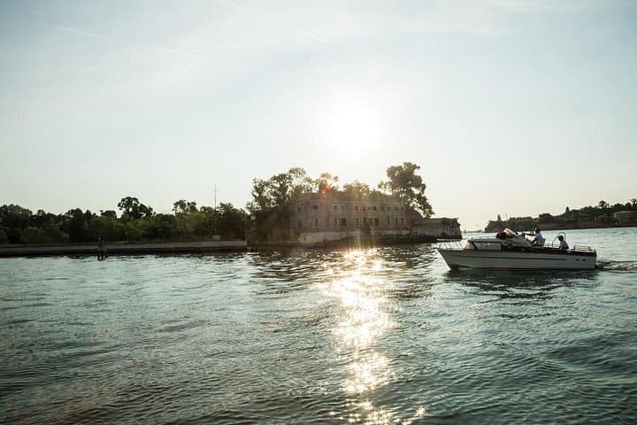 Private Cruise: Murano and Burano from Venice