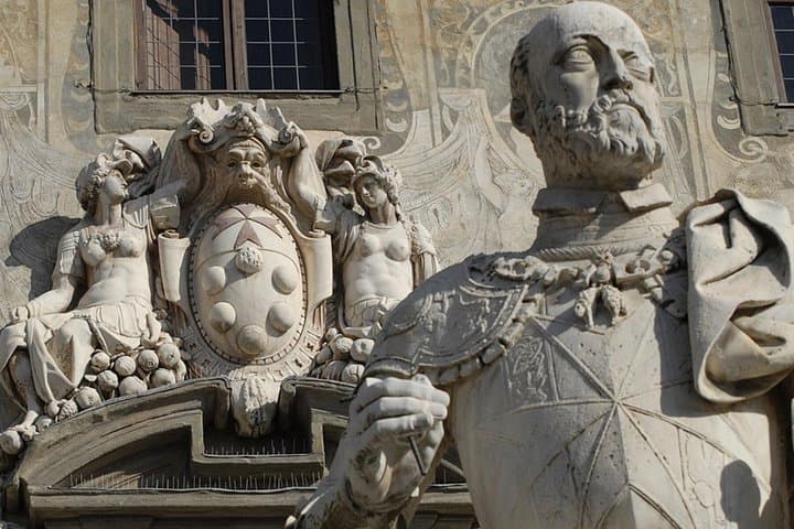 Florence: 2 hours Medici family semi-private Tour