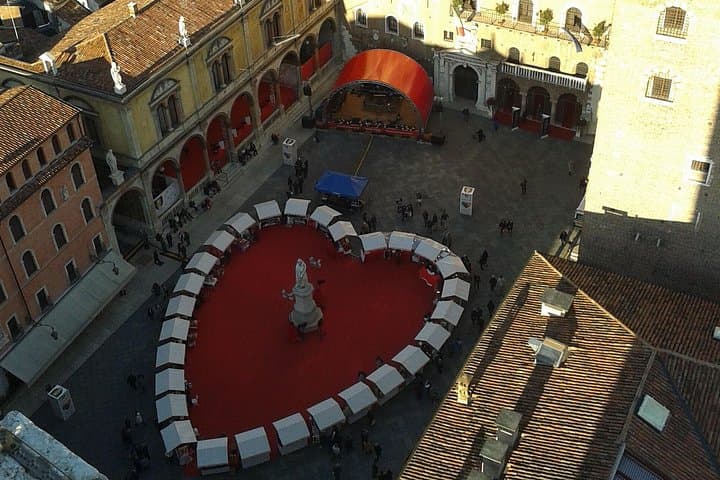 Make your Romantic Proposal in the City of Love