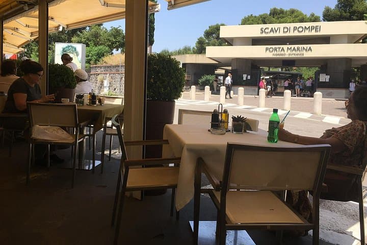 Transfer Naples to Sorrento and stop in Pompeii