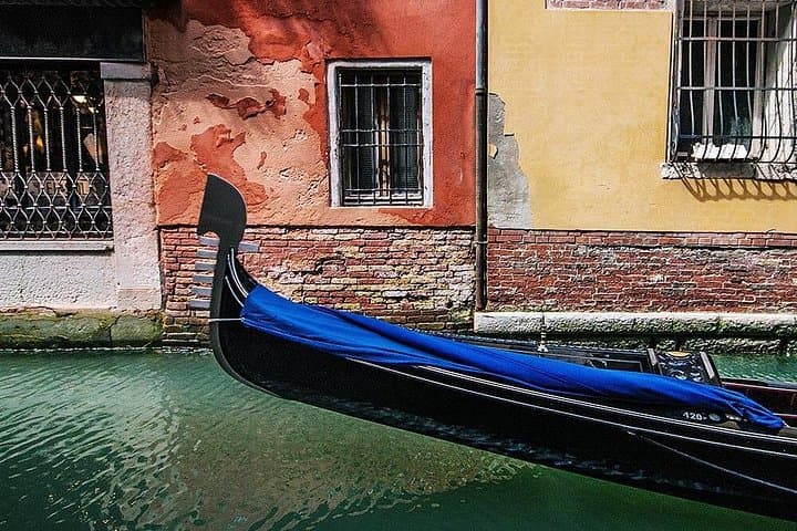 Shared Gondola Ride in Venice