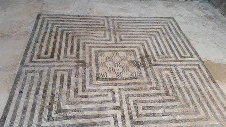 Tour in the ruins of Pompeii with an archaeologist