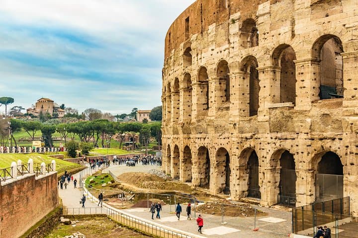 Colosseum & Roman Forum Small Guided Group - Skip the Line Tour