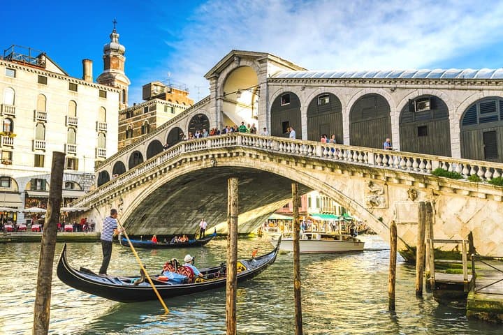 St. Mark’s Basilica & Doge’s Palace Guided Tour with Gondola Ride