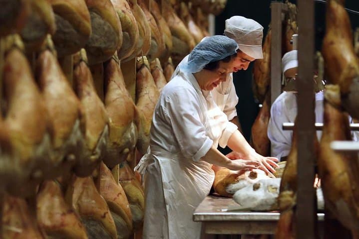 Discover Parma’s Flavors: Parmigiano & Prosciutto Food Tour