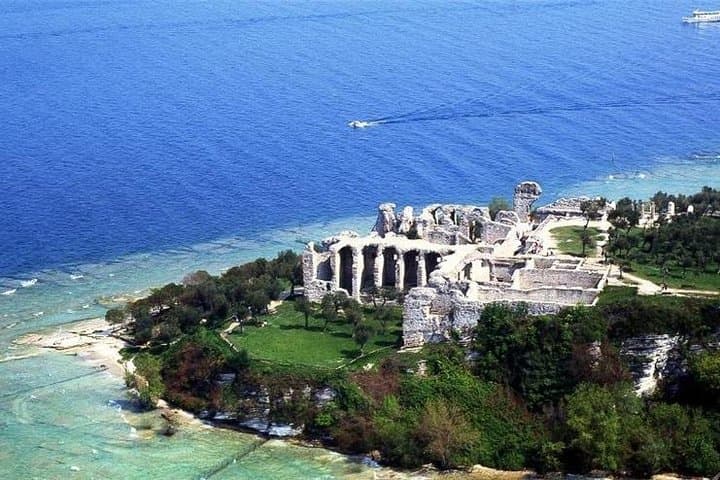 Sirmione & Verona, Lake Garda, private tour from Milan, by car.