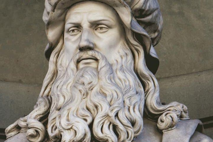 Leonardo Da Vinci statues - Uffizi Gallery Square