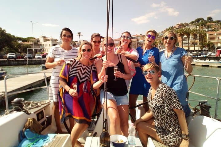 Sunset sailing cruise with aperitif