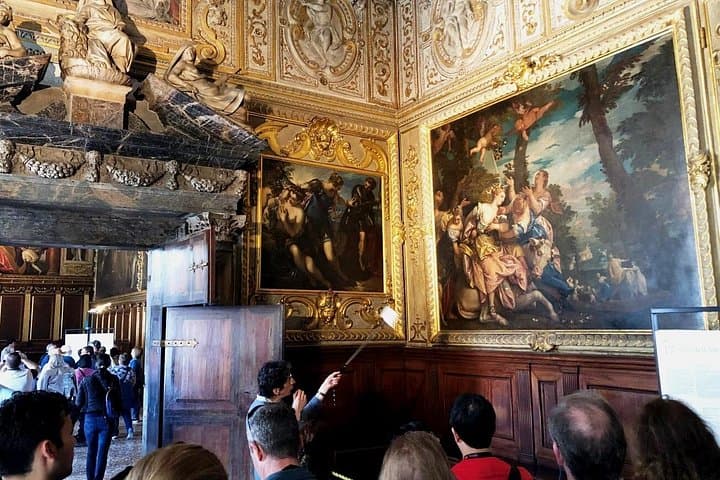 Doge's Palace guided tour and Gondola ride