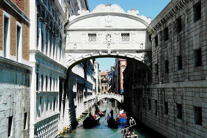 Doge's Palace guided tour and Gondola ride