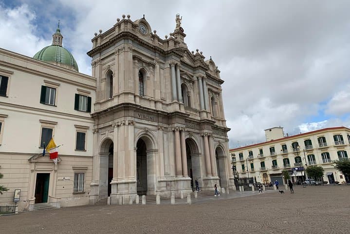 Transfer Naples to Sorrento and stop in Pompeii
